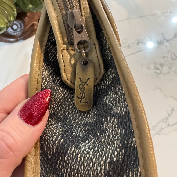 Authentic Yves Saint Laurent vintage clutch with COA - Picture 6 of 10